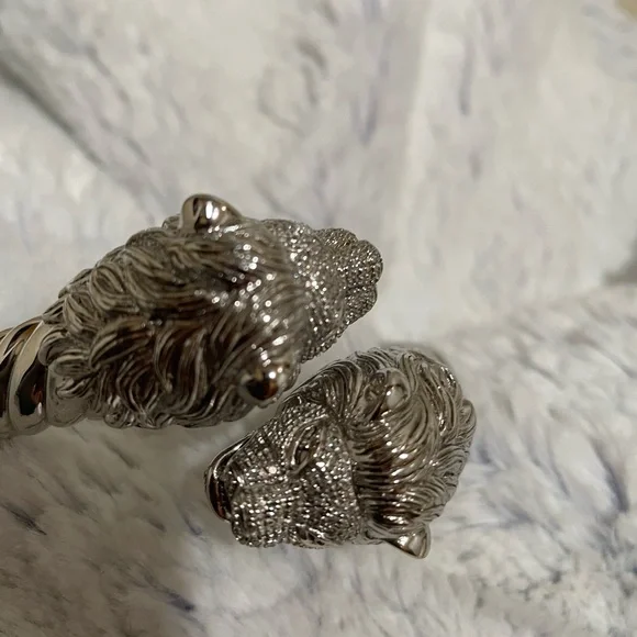 Sterling silver 925 Diamond accents Loins Heads bracelet Hefty in weight - Picture 4 of 11